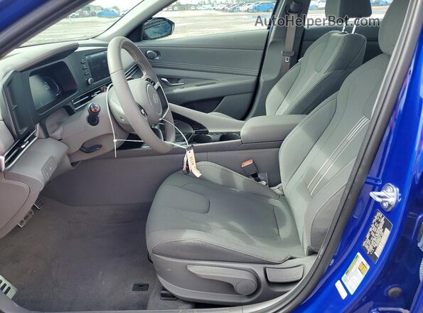 KMHLS4DG3TU114668 2026 HYUNDAI ELANTRA Синий Вид салона спереди