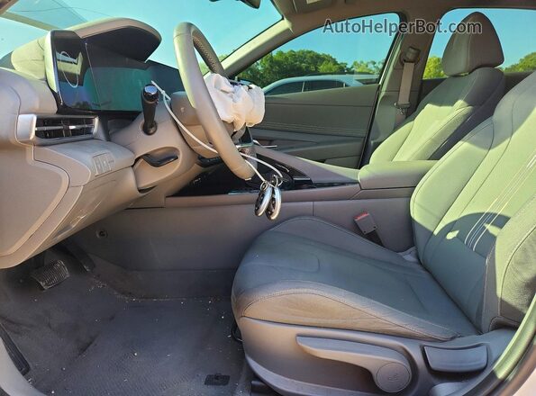 KMHLS4DG4RU819438 2024 HYUNDAI ELANTRA White Սալոնի դիմացի տեսք