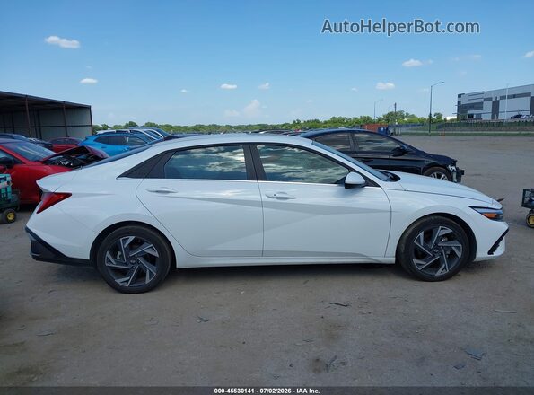 KMHLS4DG4SU860884 2025 HYUNDAI ELANTRA White Vista interior trasera