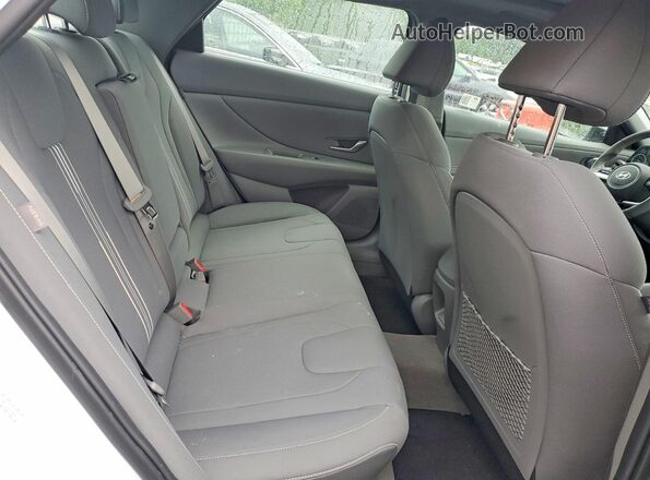 KMHLS4DG6RU753121 2024 HYUNDAI ELANTRA White უკანა სავარძლების ხედი