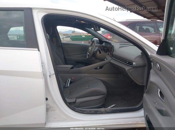 KMHLS4DG6SU007760 2025 HYUNDAI ELANTRA White Front interior view