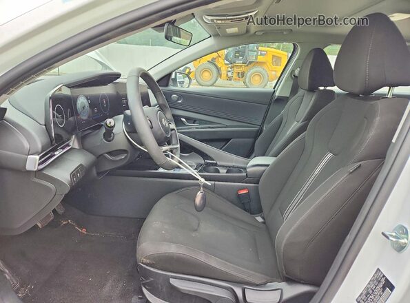 KMHLS4DG6SU859624 2025 HYUNDAI ELANTRA White წინა სალონის ხედი