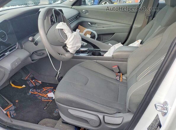 KMHLS4DG6SU949789 2025 HYUNDAI ELANTRA White Սալոնի դիմացի տեսք