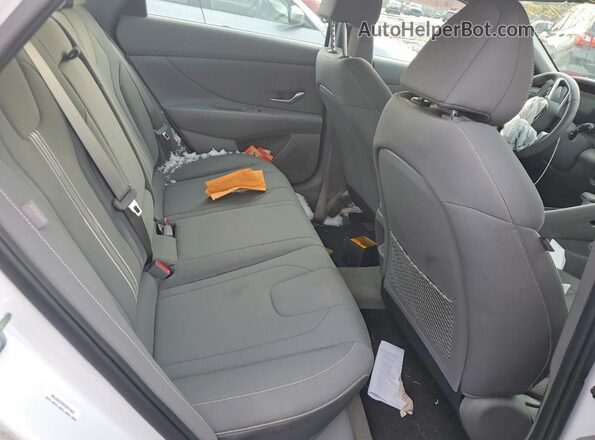 KMHLS4DG6SU949789 2025 HYUNDAI ELANTRA White Հետևի նստատեղերի տեսք
