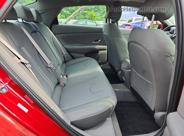 KMHLS4DG6SU970433 2025 HYUNDAI ELANTRA Red Widok tylnych siedzeń