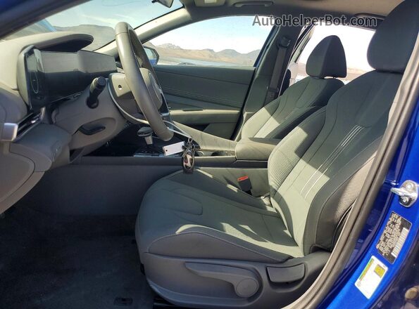 KMHLS4DG6SU972974 2025 HYUNDAI ELANTRA Синий Вид салона спереди