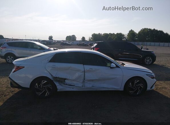 KMHLS4DG7RU838131 2024 HYUNDAI ELANTRA White Vista interior trasera