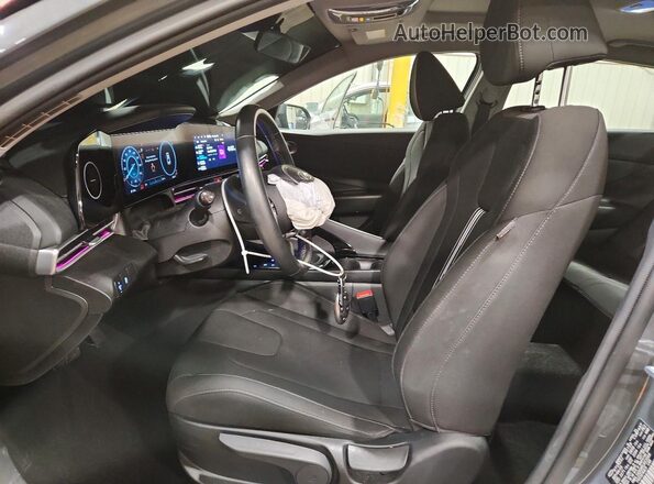 KMHLS4DG8RU653568 2024 HYUNDAI ELANTRA Gray Вид салону спереду