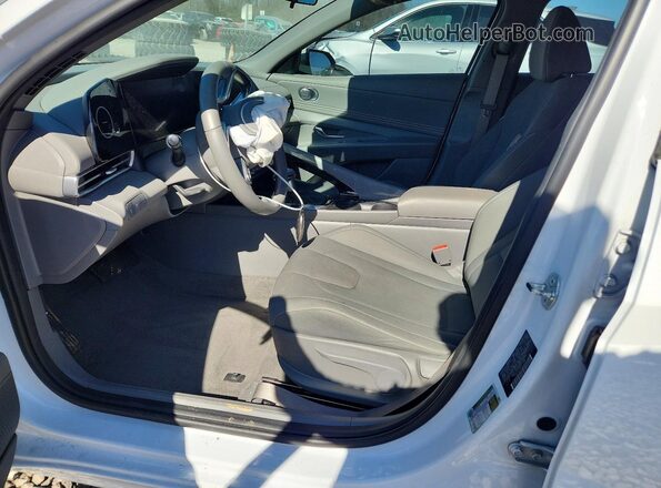 KMHLS4DG8RU674064 2024 HYUNDAI ELANTRA White Front interior view