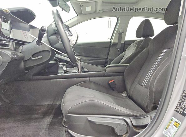 KMHLS4DG8SU890521 2025 HYUNDAI ELANTRA Gray Widok wnętrza z przodu