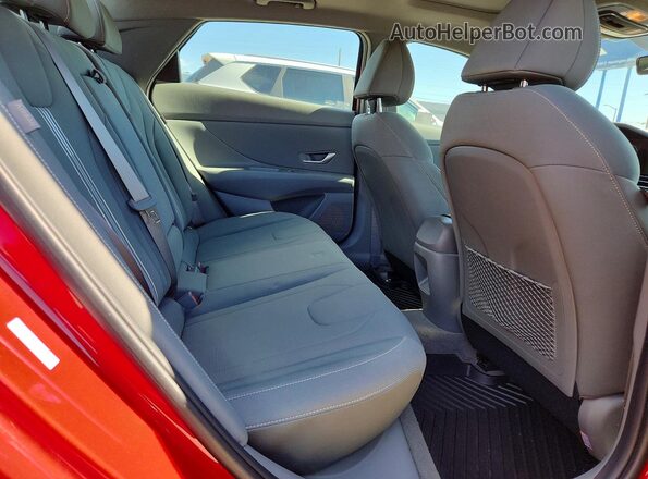 KMHLS4DG8SU975021 2025 HYUNDAI ELANTRA Red Vista de los asientos traseros
