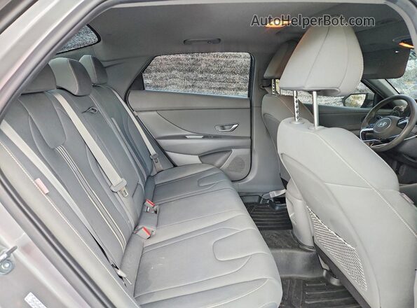 KMHLS4DG9RU670217 2024 HYUNDAI ELANTRA Silver Вид задніх сидінь
