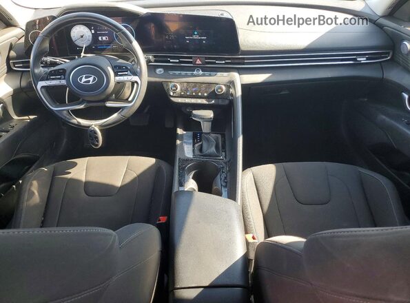 KMHLS4DG9SU888082 2025 HYUNDAI ELANTRA Red Вид панелі приладів