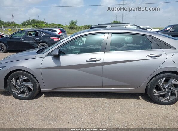 KMHLS4DG9SU921128 2025 HYUNDAI ELANTRA Silver Vista interior trasera