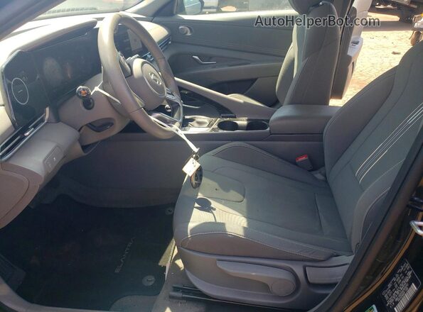 KMHLS4DG9SU939242 2025 HYUNDAI ELANTRA Черный Вид салона спереди