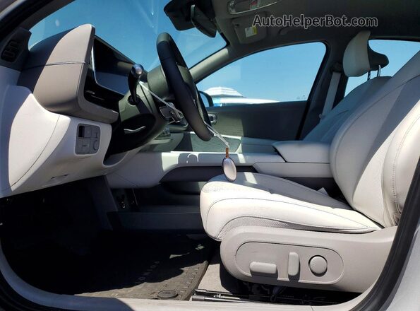 KMHM34AA9SA087980 2025 HYUNDAI IONIQ Silver Սալոնի դիմացի տեսք