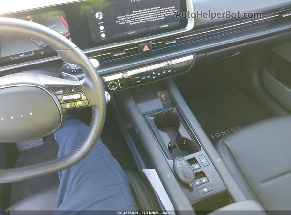 KMHM54AC9PA019617 2023 HYUNDAI IONIQ 6 Silver Widok deski rozdzielczej
