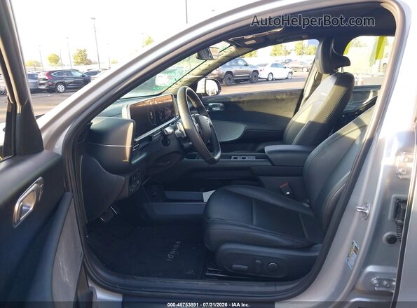 KMHM54AC9PA019617 2023 HYUNDAI IONIQ 6 Silver Widok wnętrza z przodu