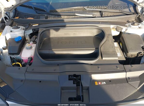 KMHM54AC9PA019617 2023 HYUNDAI IONIQ 6 Silver Widok z tyłu