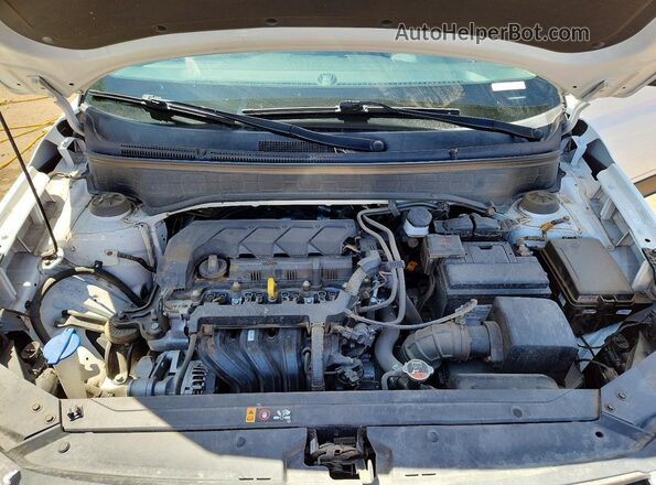 KMHRB8A30MU068575 2021 HYUNDAI VENUE White Widok wnętrza z tyłu