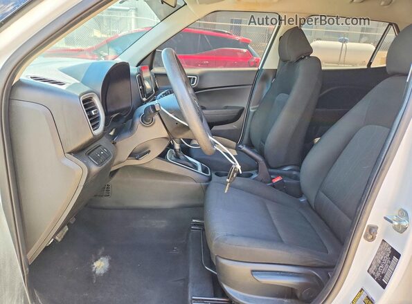 KMHRB8A30MU068575 2021 HYUNDAI VENUE White Widok wnętrza z przodu