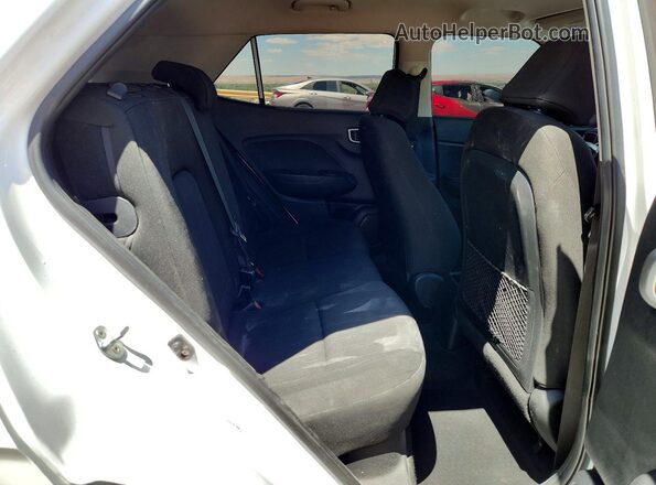 KMHRB8A30MU068575 2021 HYUNDAI VENUE White Widok tylnych siedzeń