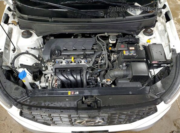 KMHRB8A32SU364825 2025 HYUNDAI VENUE White უკანა სალონის ხედი