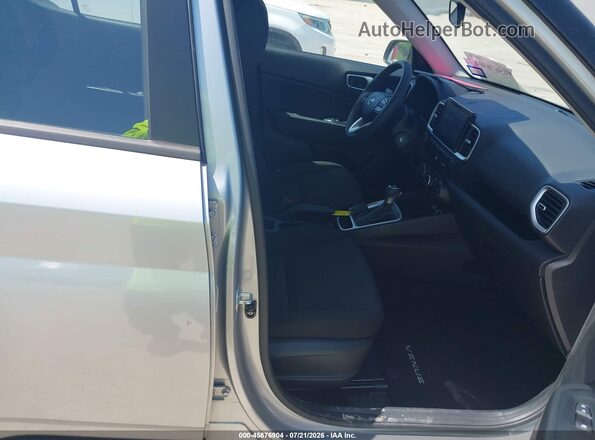 KMHRB8A35NU201736 2022 HYUNDAI VENUE Silver Вид салону спереду