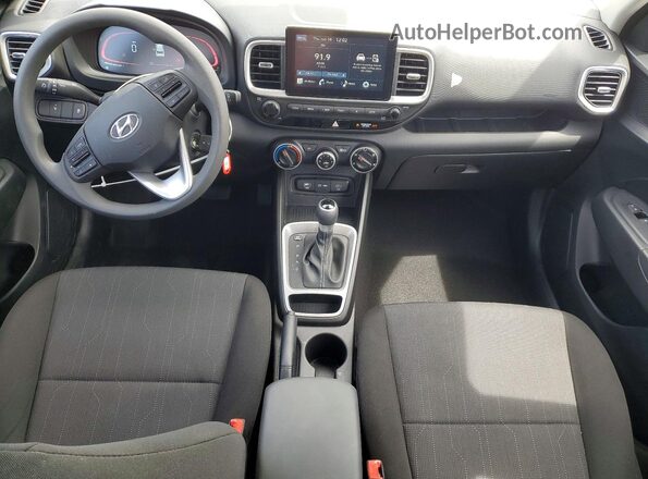 KMHRB8A39TU461831 2026 HYUNDAI VENUE White Առջևի վահանակի տեսք