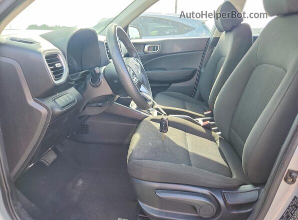 KMHRB8A3XMU096366 2021 HYUNDAI VENUE Silver Սալոնի դիմացի տեսք
