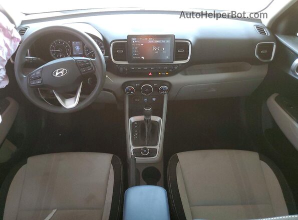 KMHRC8A30LU025740 2020 HYUNDAI VENUE Silver Dashboard view