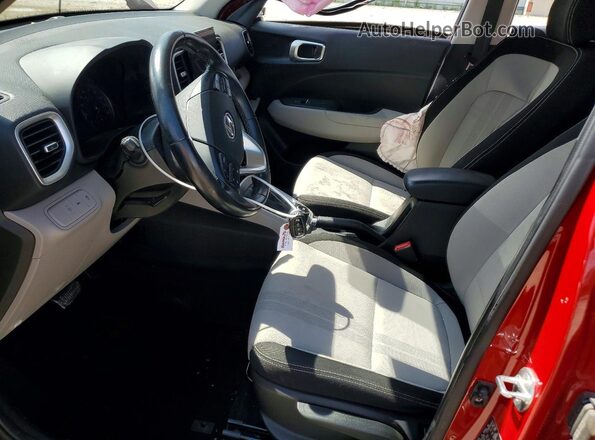 KMHRC8A30MU084711 2021 HYUNDAI VENUE Red Widok wnętrza z przodu