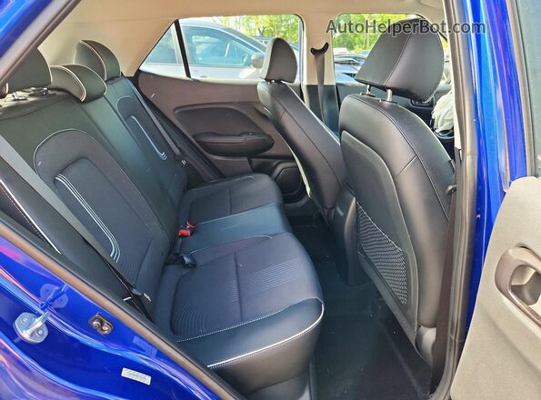 KMHRC8A30PU262699 2023 HYUNDAI VENUE Blue Rear seats view
