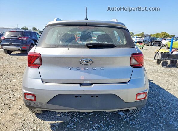 KMHRC8A30RU336593 2024 HYUNDAI VENUE Silver Հետևի տեսք