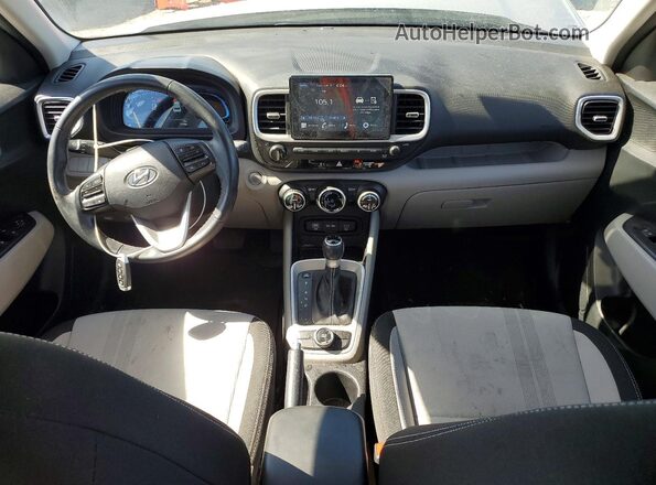 KMHRC8A30RU336593 2024 HYUNDAI VENUE Silver Առջևի վահանակի տեսք
