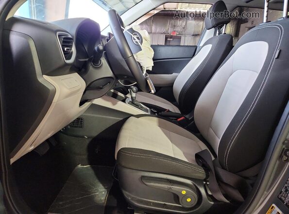 KMHRC8A31PU273162 2023 HYUNDAI VENUE Gray წინა სალონის ხედი