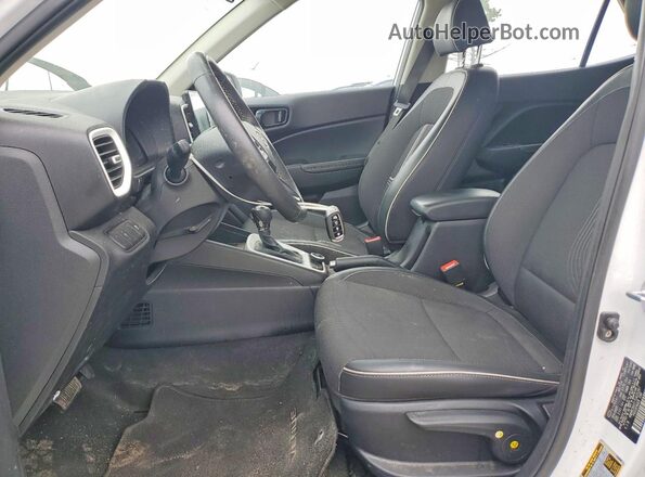 KMHRC8A31TU425287 2026 HYUNDAI VENUE Белый Вид салона спереди