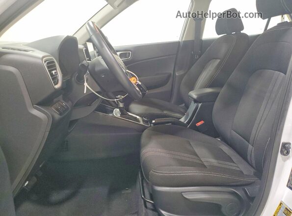 KMHRC8A31TU429856 2026 HYUNDAI VENUE White Սալոնի դիմացի տեսք