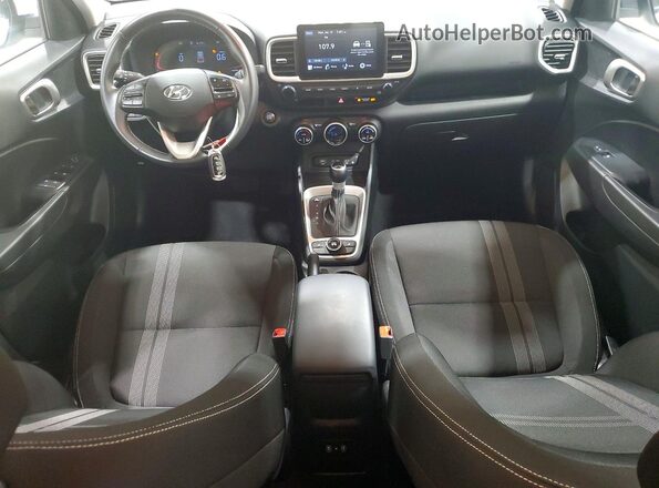 KMHRC8A31TU429856 2026 HYUNDAI VENUE White Առջևի վահանակի տեսք