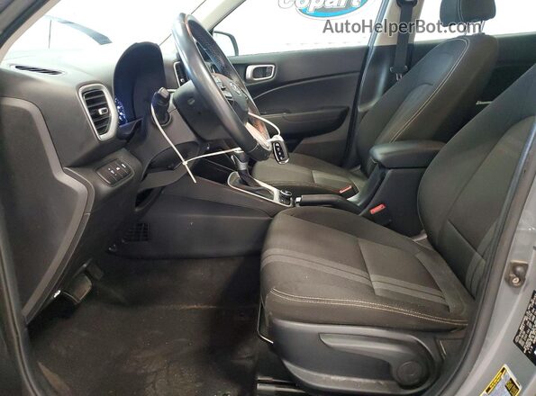 KMHRC8A32MU092731 2021 HYUNDAI VENUE Gray Front interior view