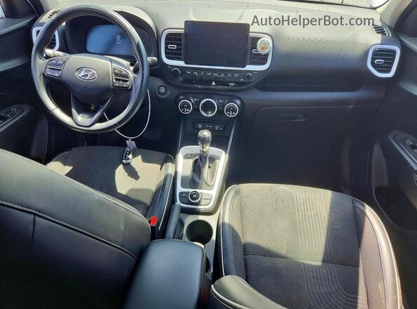 KMHRC8A32PU244513 2023 HYUNDAI VENUE White Առջևի վահանակի տեսք