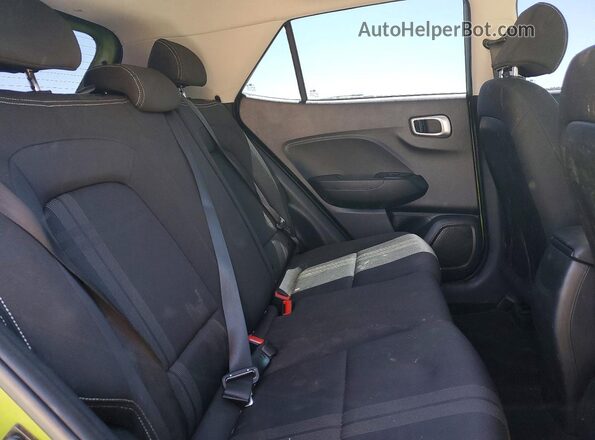 KMHRC8A32PU259268 2023 HYUNDAI VENUE Green Вид задньої частини салону