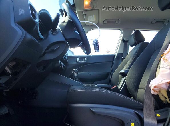 KMHRC8A32RU340175 2024 HYUNDAI VENUE White წინა სალონის ხედი