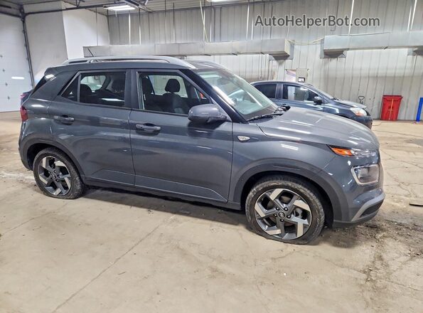 KMHRC8A32SU364322 2025 HYUNDAI VENUE Gray Delantero derecho