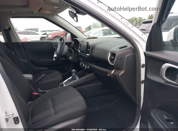 KMHRC8A33PU211262 2023 HYUNDAI VENUE White წინა სალონის ხედი