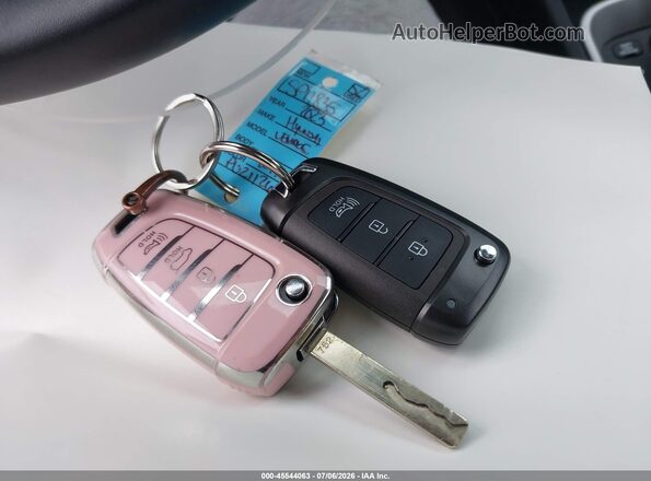 KMHRC8A33PU211262 2023 HYUNDAI VENUE White წინა პანელის ხედი