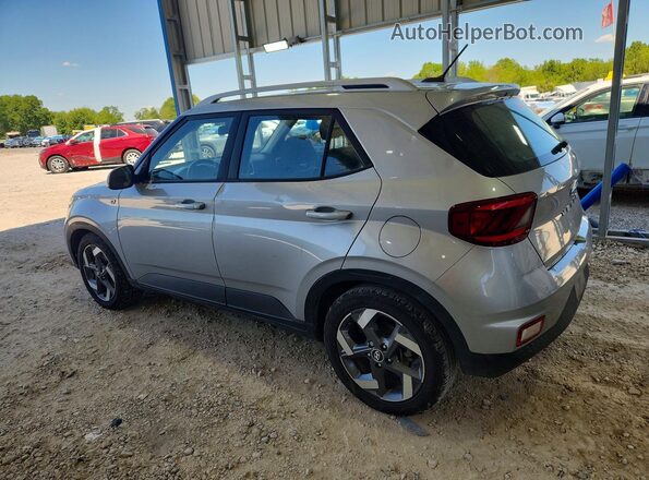KMHRC8A33PU212914 2023 HYUNDAI VENUE Серебряный Задняя левая четверть
