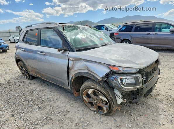 KMHRC8A33RU283419 2024 HYUNDAI VENUE Серебряный Передняя правая четверть