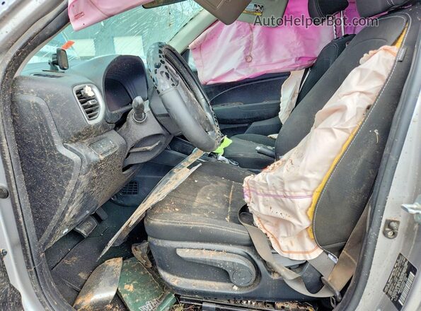 KMHRC8A33RU283419 2024 HYUNDAI VENUE Серебряный Вид салона спереди