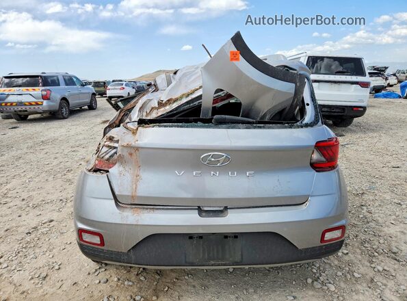 KMHRC8A33RU283419 2024 HYUNDAI VENUE Серебряный Вид сзади